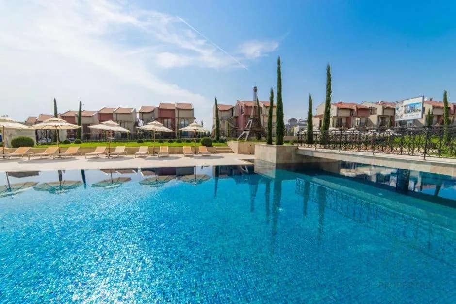 2-izbový luxusný apartmán s výhľadom na more, Romance Paris, 250m od mora, Sveti Vlas - foto 15