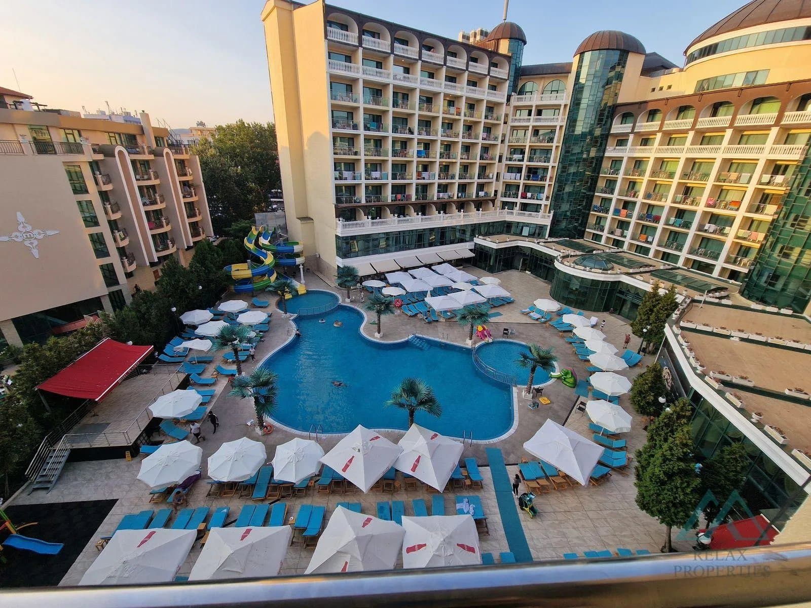 Velké studio v první linii s výhledem na bazén, 4* hotel Planeta a aquapark, 50 m od moře, Slunečné pobřeží, Bulharsko - foto 2