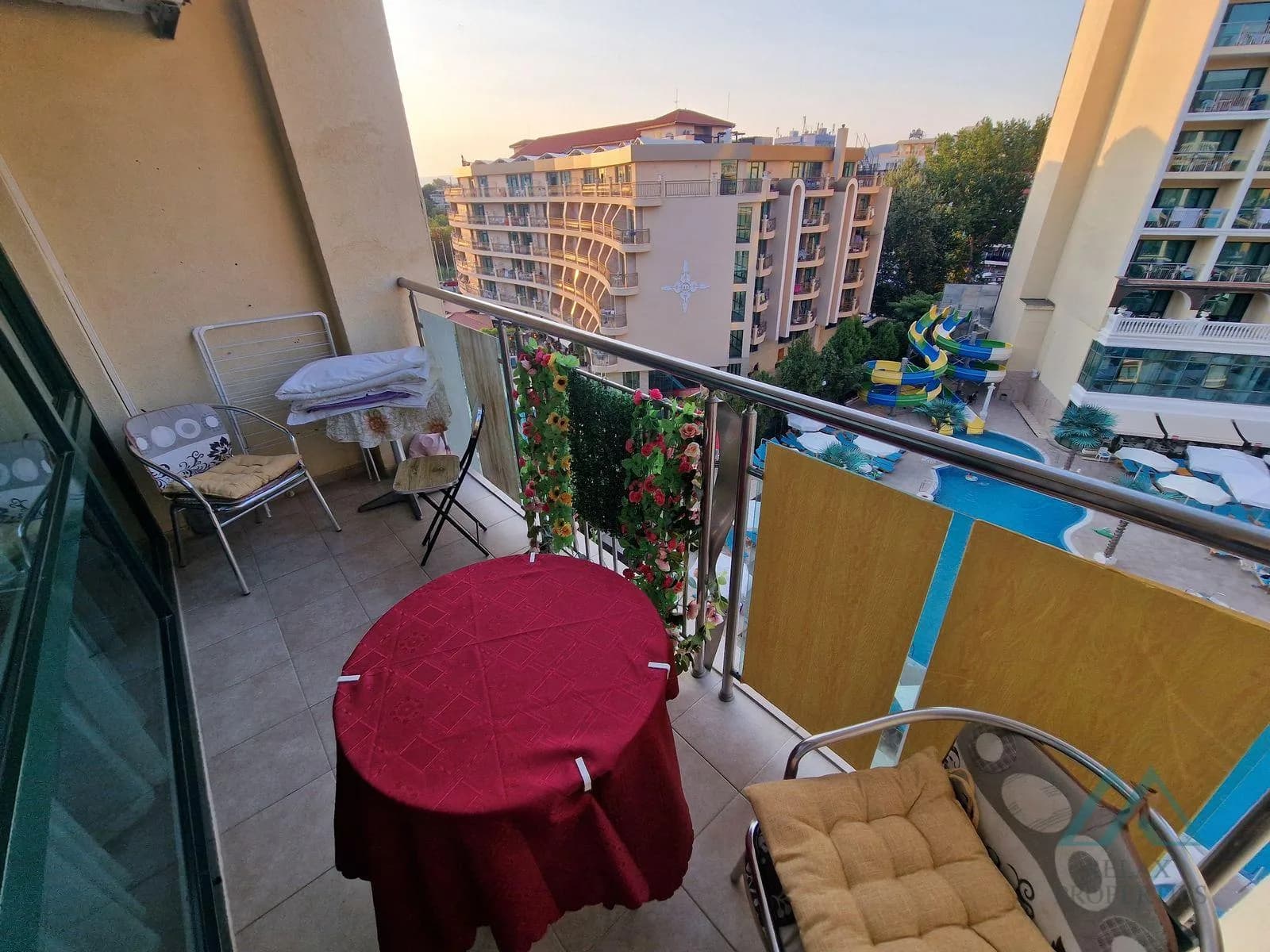 Veľký štúdiový apartmán v prvej línii s výhľadom na bazén, 4* Planeta hotel and aquapark, 50m od mora, Slnečné Pobrežie, Bulharsko - foto 17