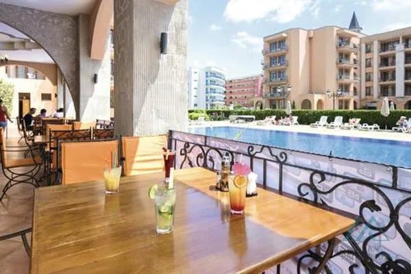 Prostorné zařízené studio s výhledem na bazén v komplexu Palazzo, Slunečné pobřeží - jen 200 m od moře - foto 16