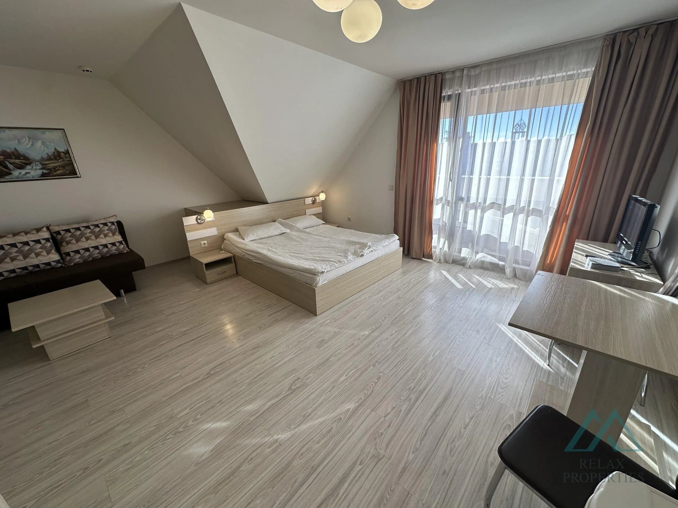 Prostorný apartmán s výhledem na bazén, Tarsis Club & SPA, 700 m od moře, Slunečné pobřeží - foto 3