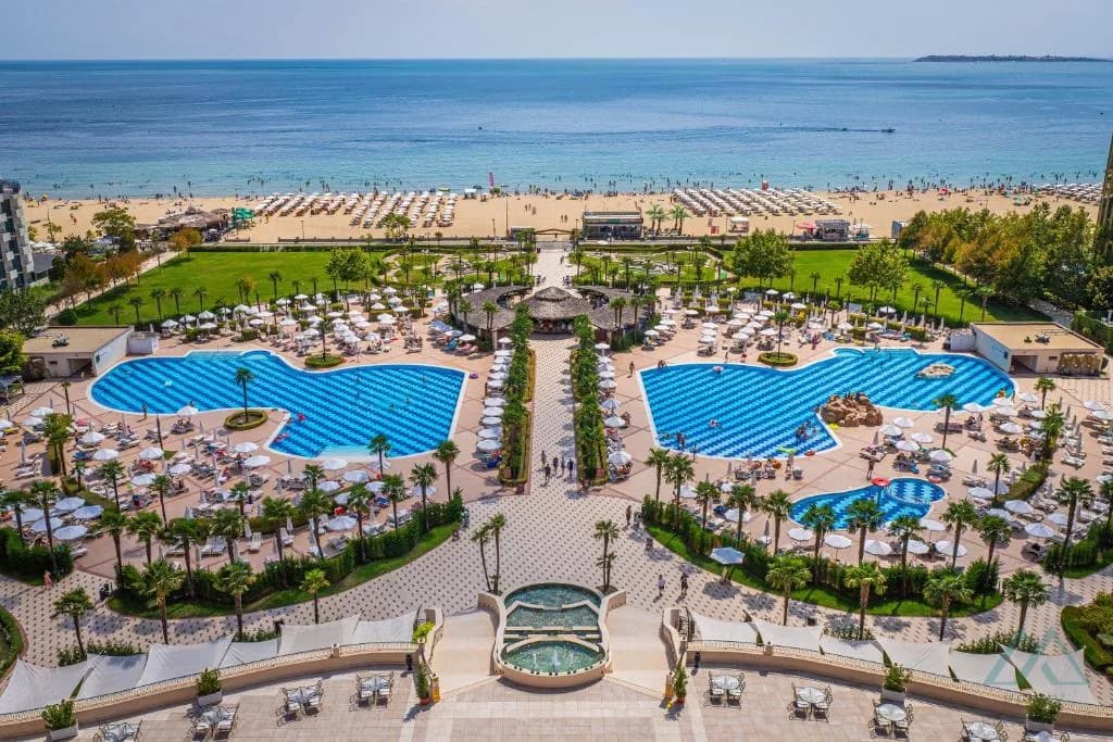 Apartmán v luxusním 4* DIT Majestic Beach Resort, první řada u moře, Slunečné pobřeží - foto 1