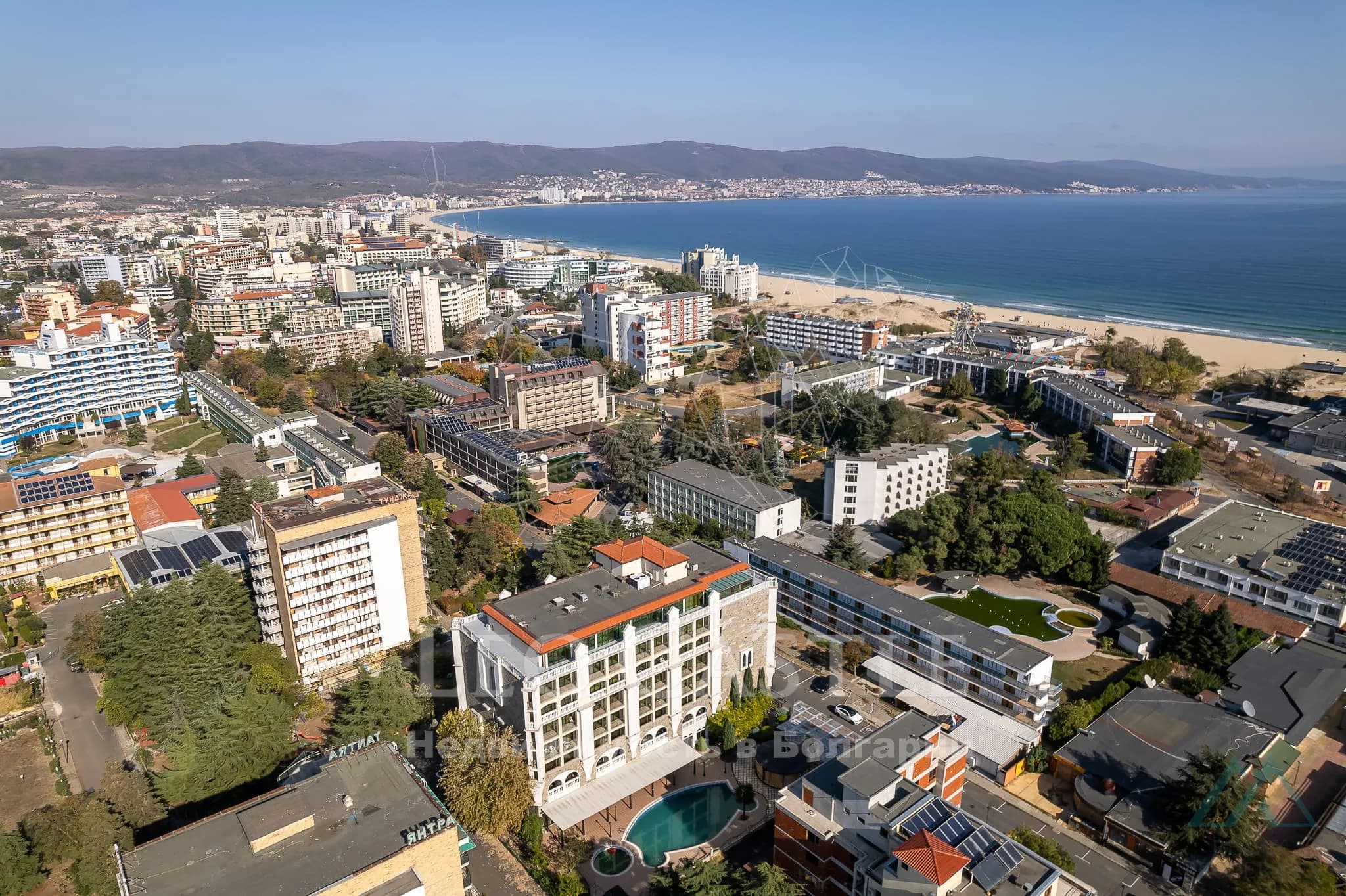 Prostorný 2 pokojový apartmán o rozloze 83,21 m², 2 koupelnami a výhledem na moře v komplexu Babylon na Slunečném pobřeží. - 2