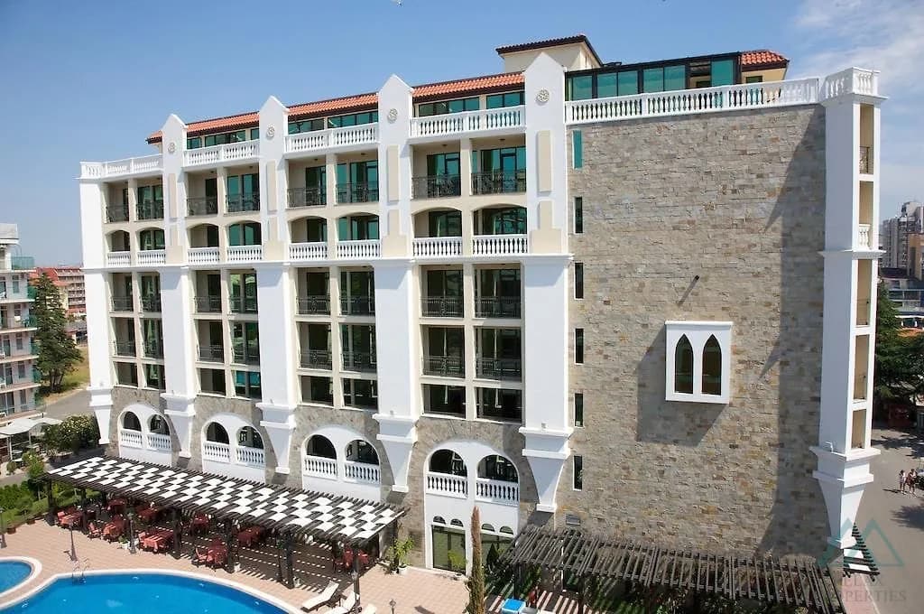 Prostorný 2 pokojový apartmán o rozloze 83,21 m², 2 koupelnami a výhledem na moře v komplexu Babylon na Slunečném pobřeží. - foto 6