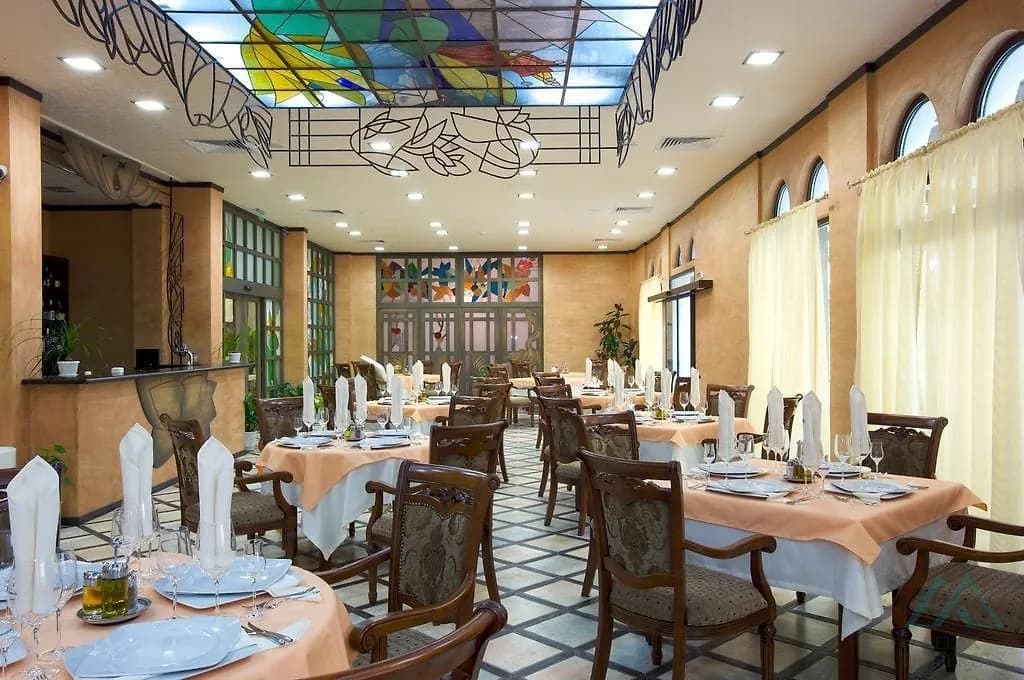 Prostorný 2 pokojový apartmán o rozloze 83,21 m², 2 koupelnami a výhledem na moře v komplexu Babylon na Slunečném pobřeží. - foto 11