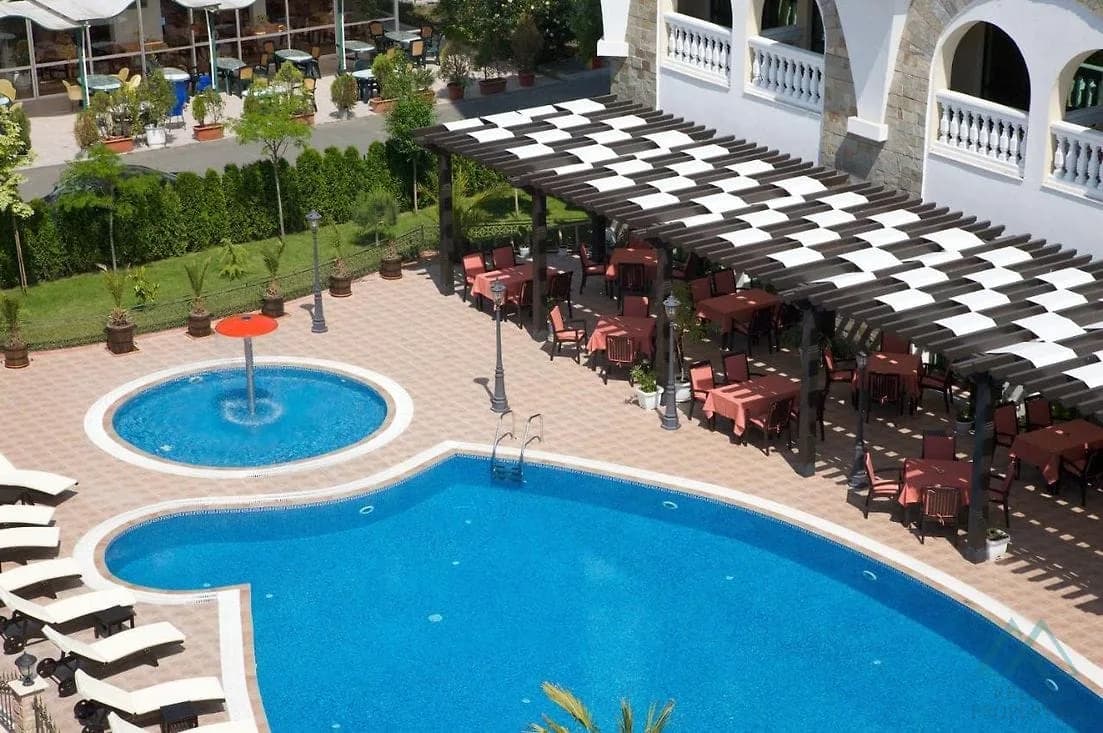 Prostorný 2 pokojový apartmán o rozloze 83,21 m², 2 koupelnami a výhledem na moře v komplexu Babylon na Slunečném pobřeží. - foto 12