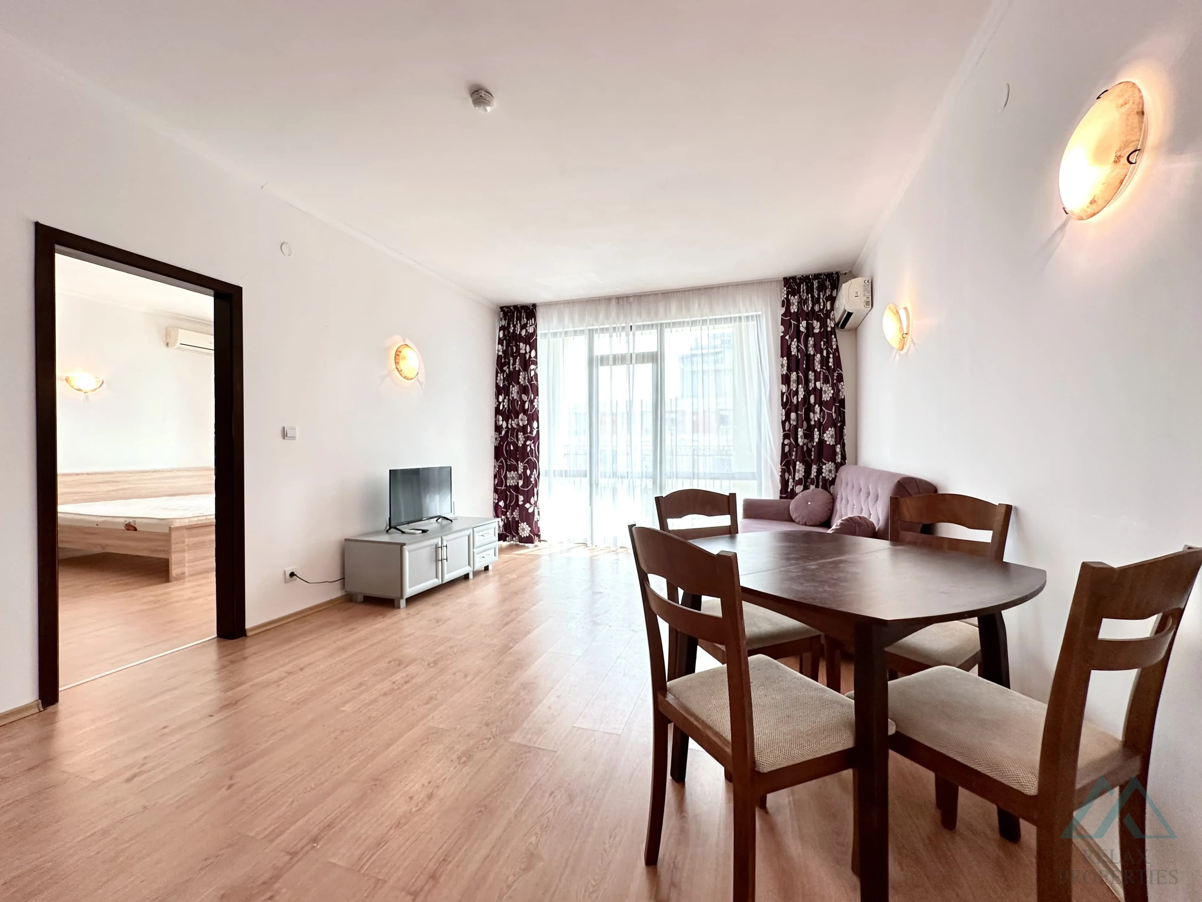 Prostorný 2 pokojový apartmán o rozloze 83,21 m², 2 koupelnami a výhledem na moře v komplexu Babylon na Slunečném pobřeží. - foto 18