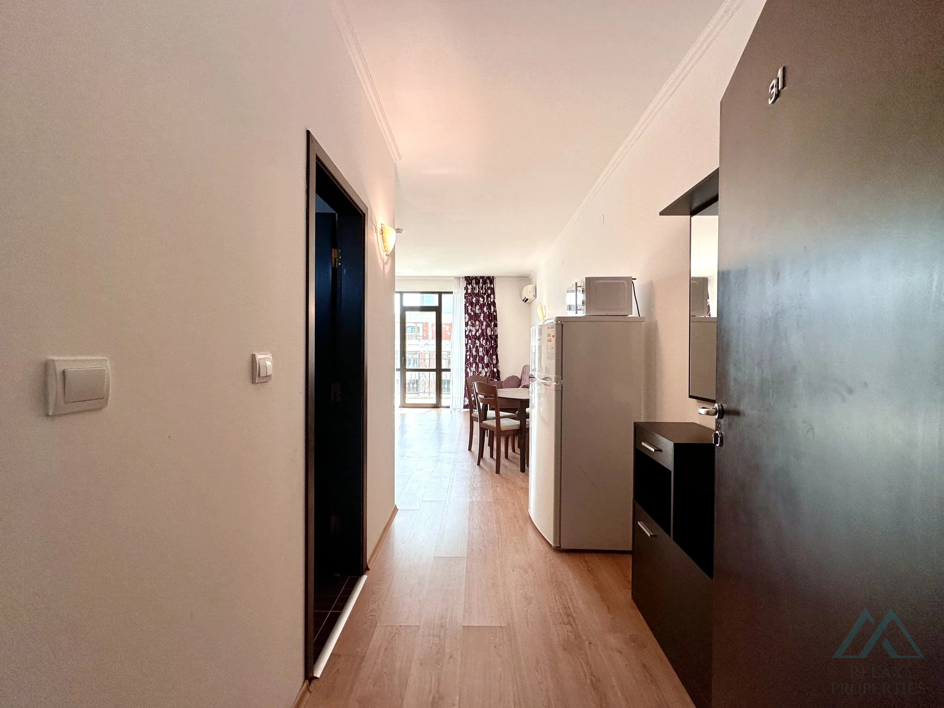 Prostorný 2 pokojový apartmán o rozloze 83,21 m², 2 koupelnami a výhledem na moře v komplexu Babylon na Slunečném pobřeží. - foto 13