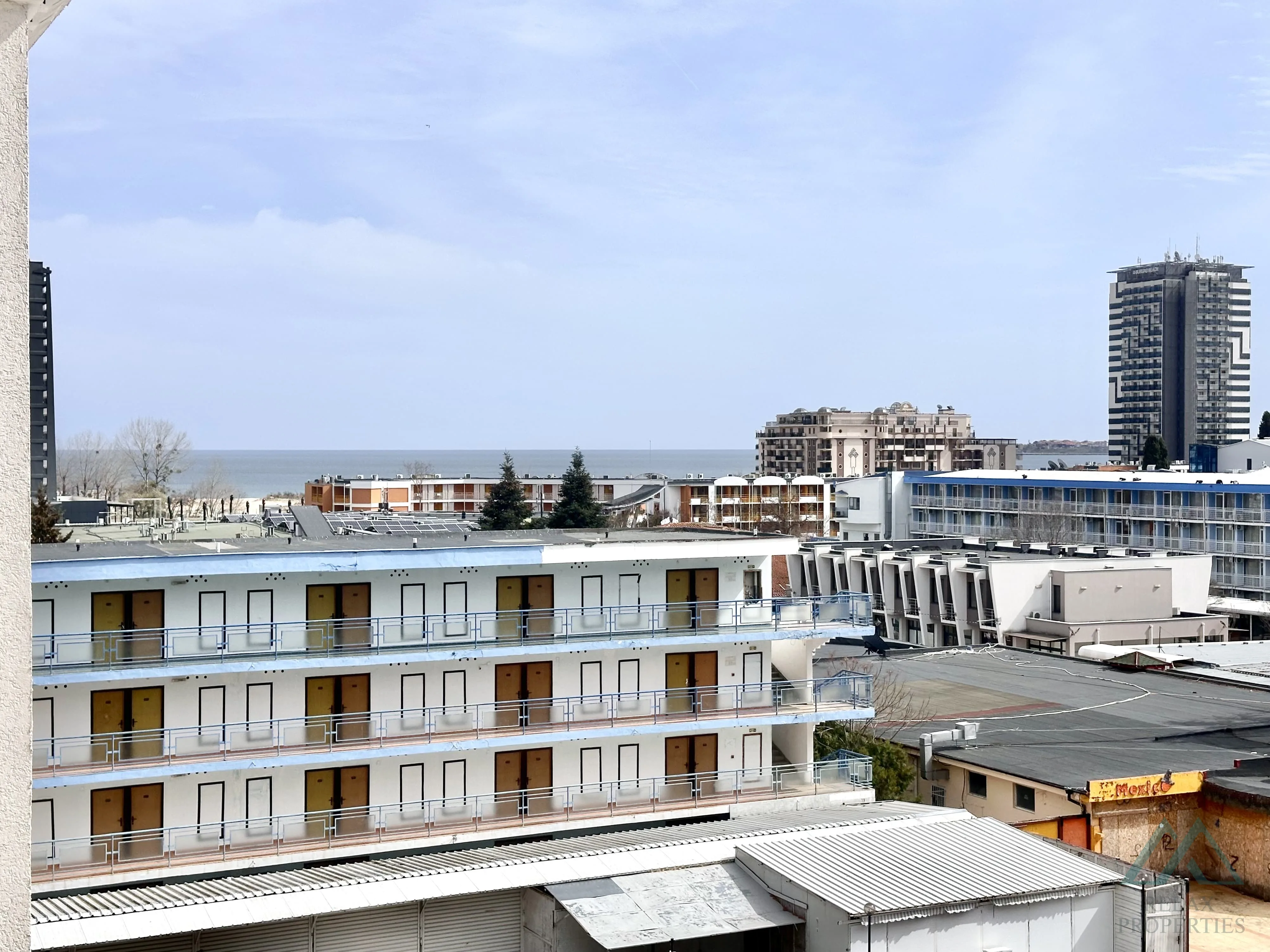 Prostorný 2 pokojový apartmán o rozloze 83,21 m², 2 koupelnami a výhledem na moře v komplexu Babylon na Slunečném pobřeží. - foto 29