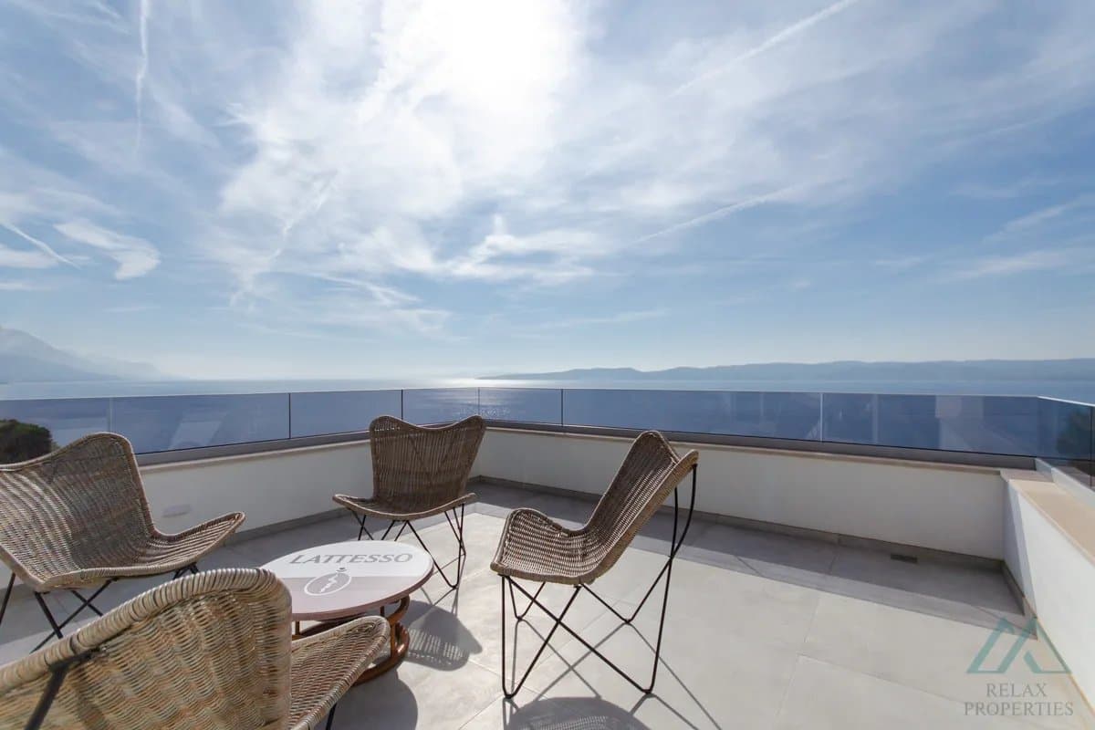 Vila s panoramatickým výhledem na moře a nekonečným bazénem, 70 m od moře, Omiš - Dalmácie - foto 6