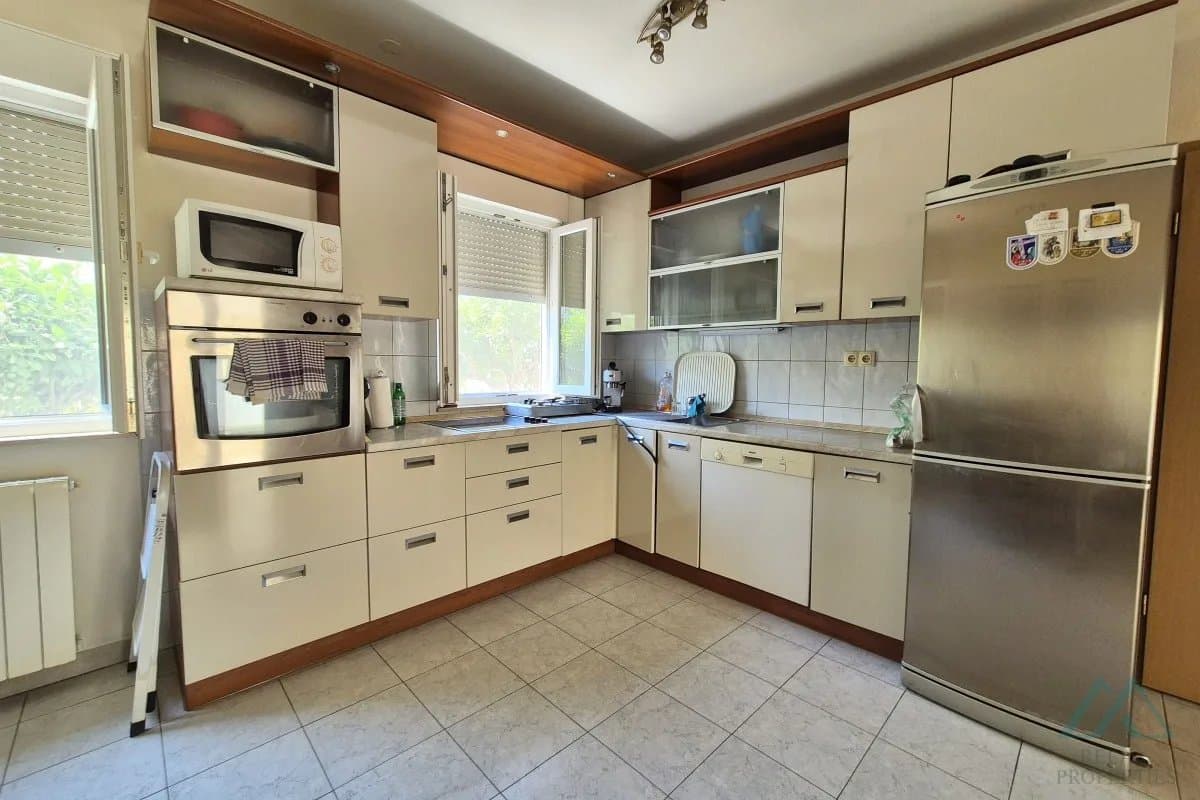 Samostatně stojící dvoupatrový dům, 500 m od moře, Kaštel Lukšić - Dalmácie - 2