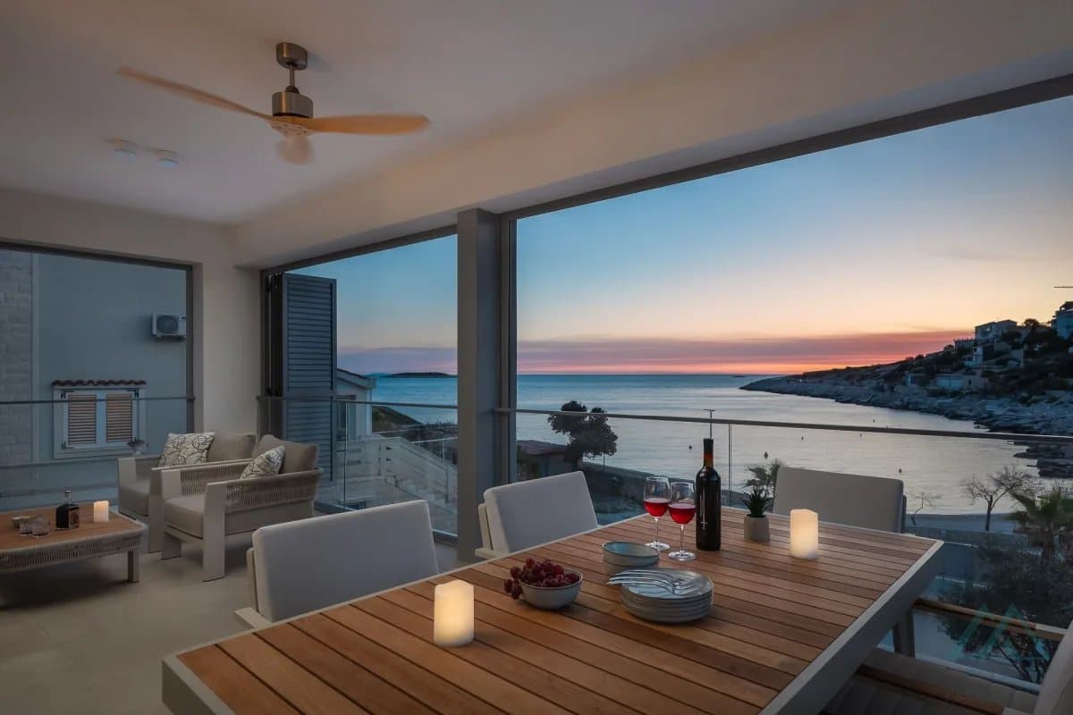 Luxusní vila s bazénem v 1. linii u moře, Rogoznica - Dalmácie - foto 20