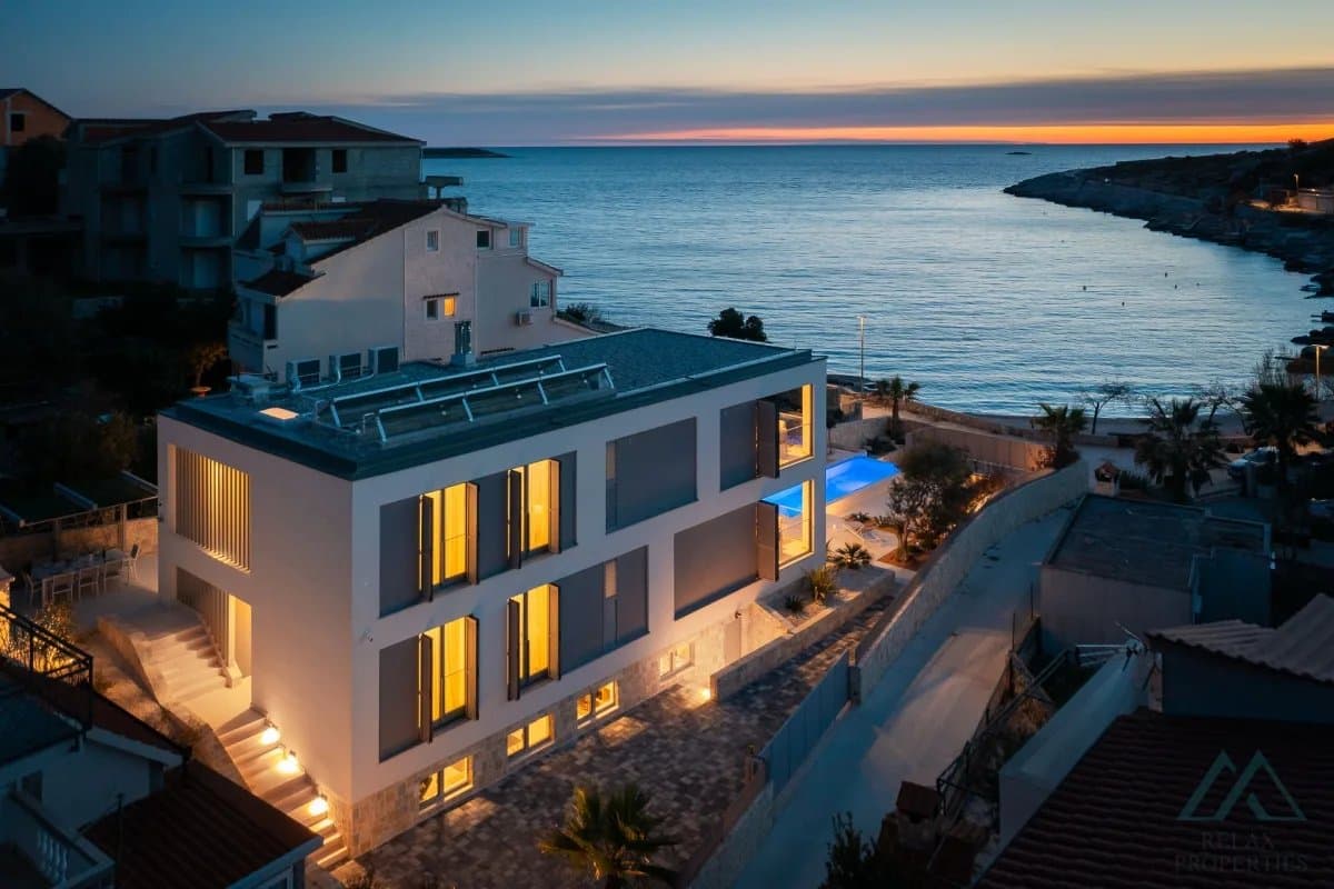 Luxusní vila s bazénem v 1. linii u moře, Rogoznica - Dalmácie - foto 21