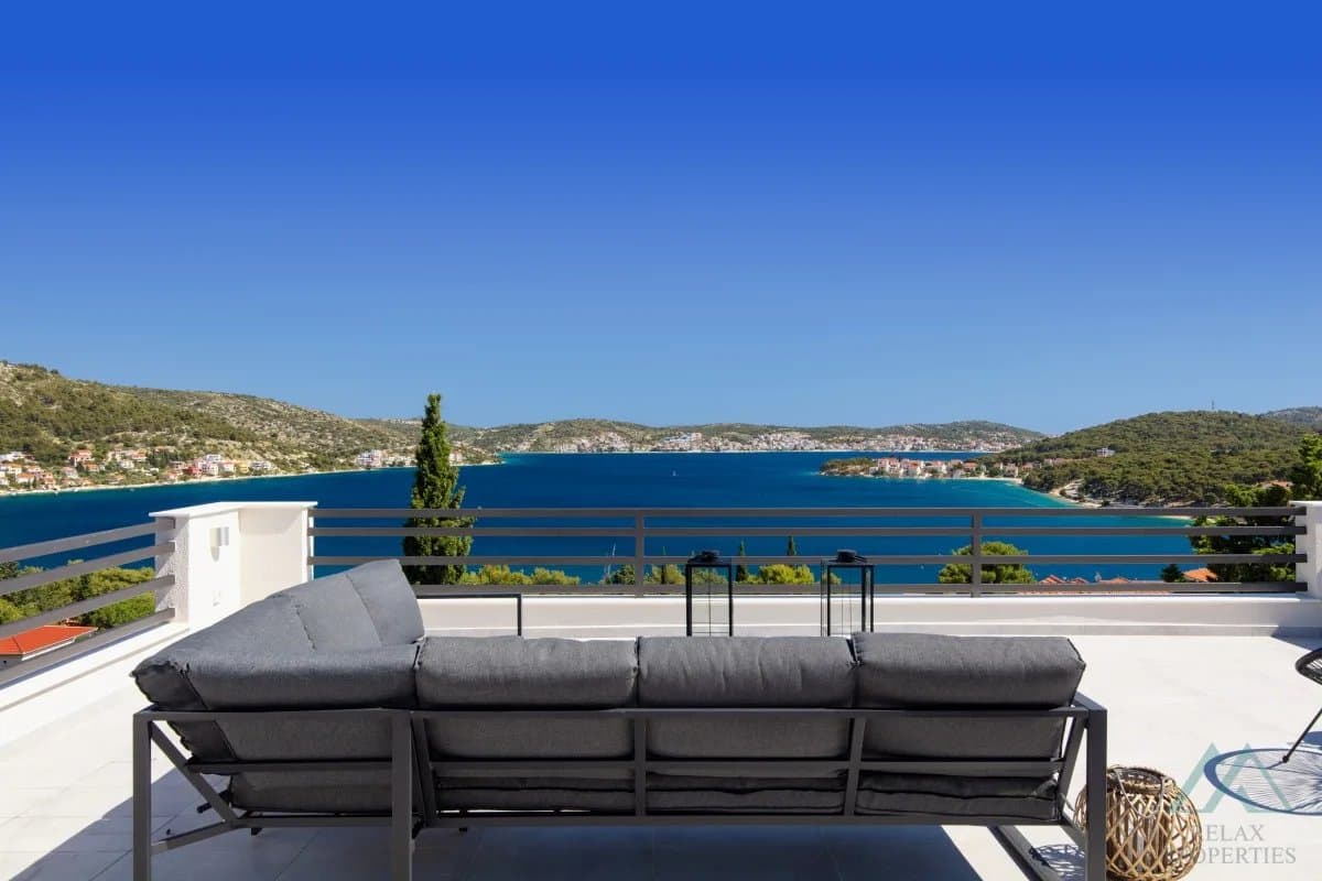 Moderní dům v blízkosti pláže, 150 m od moře, Rogoznica - Dalmácie - 1