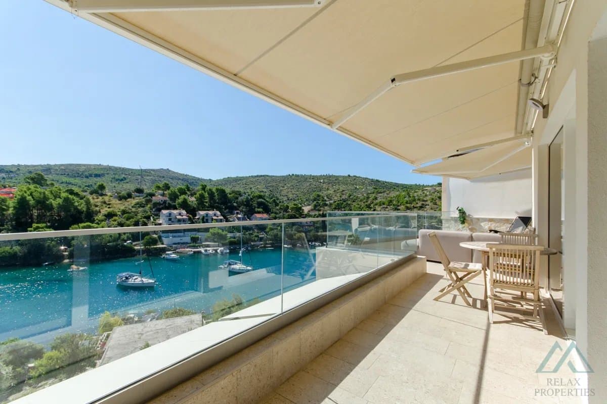 Novostavba vily s bazénem a otevřeným výhledem na moře, Brač - Bobovišća - 4