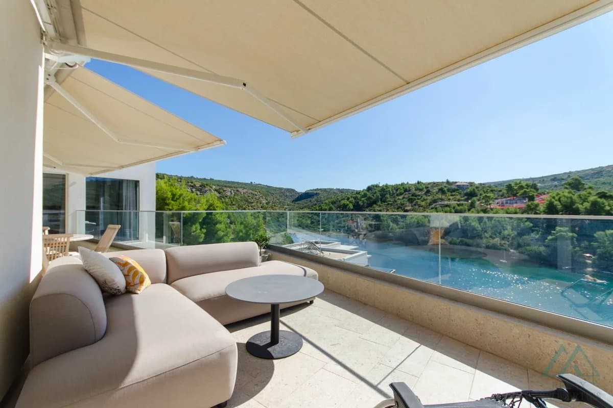 Novostavba vily s bazénem a otevřeným výhledem na moře, Brač - Bobovišća - 5