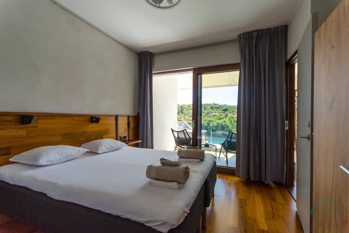 Novostavba vily s bazénem a otevřeným výhledem na moře, Brač - Bobovišća - foto 19