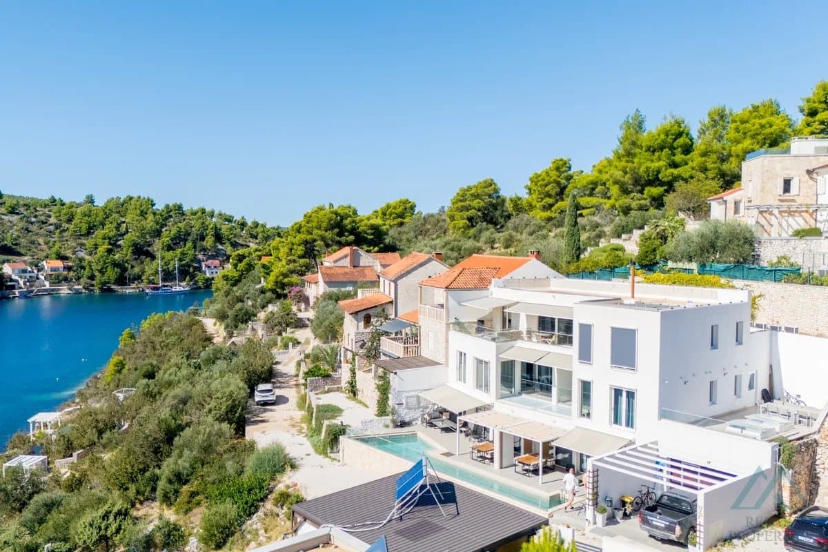 Novostavba vily s bazénem a otevřeným výhledem na moře, Brač - Bobovišća - foto 25