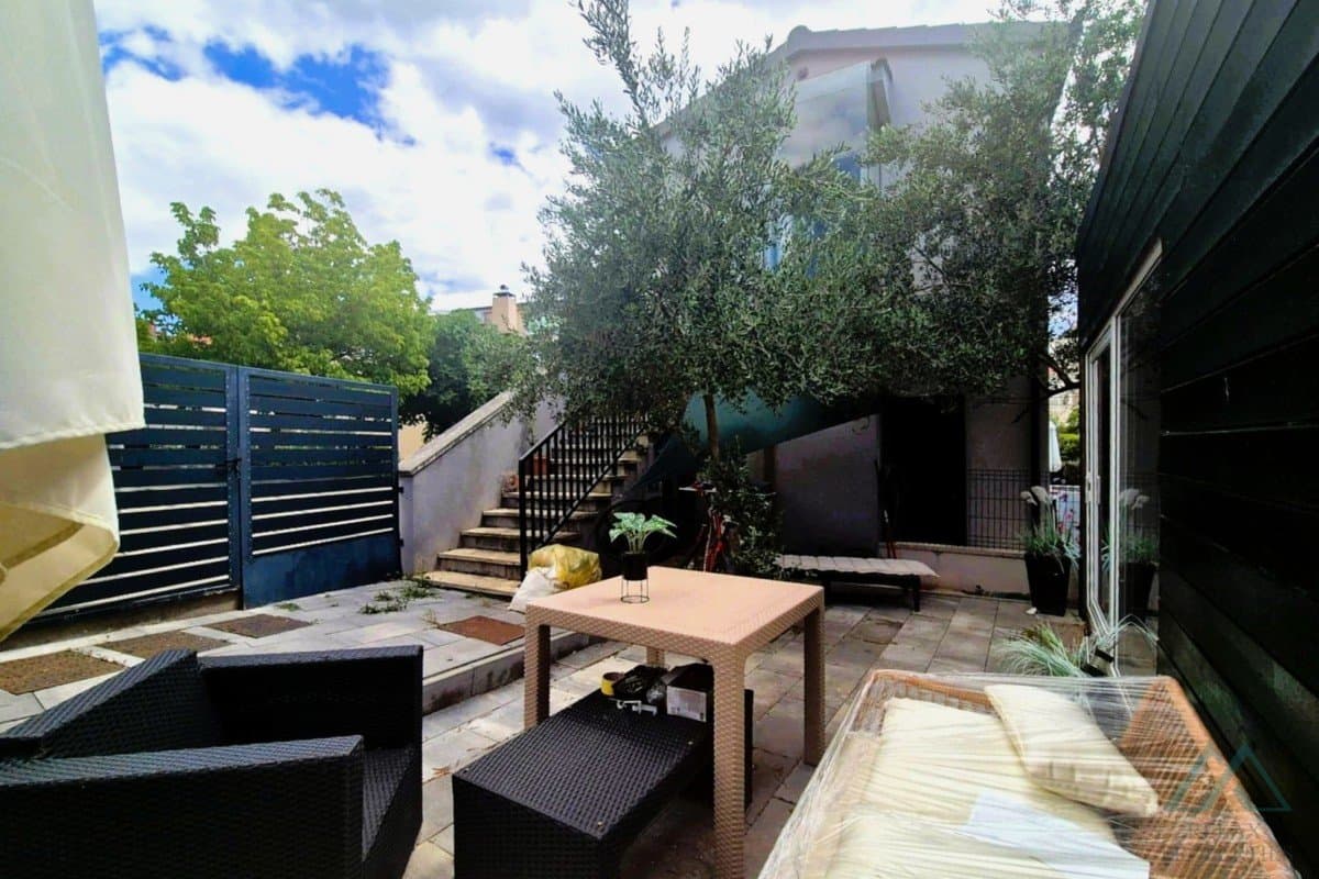 Novostavba domu se 2 apartmány, zahradou a parkovištěm, Kaštel Lukšić - Dalmácie - foto 5