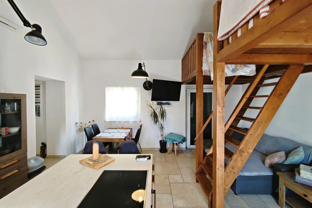 Novostavba domu se 2 apartmány, zahradou a parkovištěm, Kaštel Lukšić - Dalmácie - foto 7