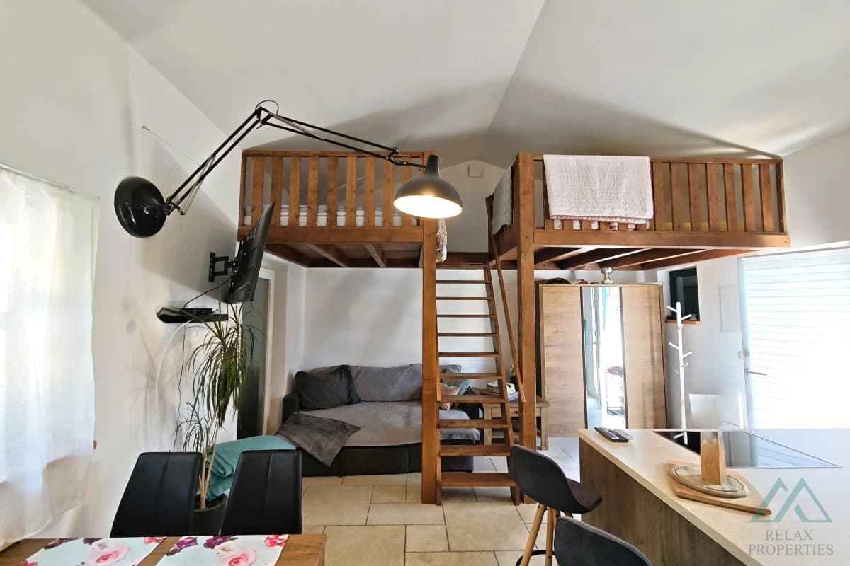 Novostavba domu se 2 apartmány, zahradou a parkovištěm, Kaštel Lukšić - Dalmácie - foto 8