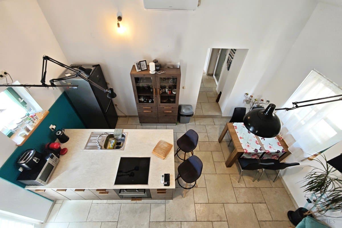 Novostavba domu se 2 apartmány, zahradou a parkovištěm, Kaštel Lukšić - Dalmácie - foto 9