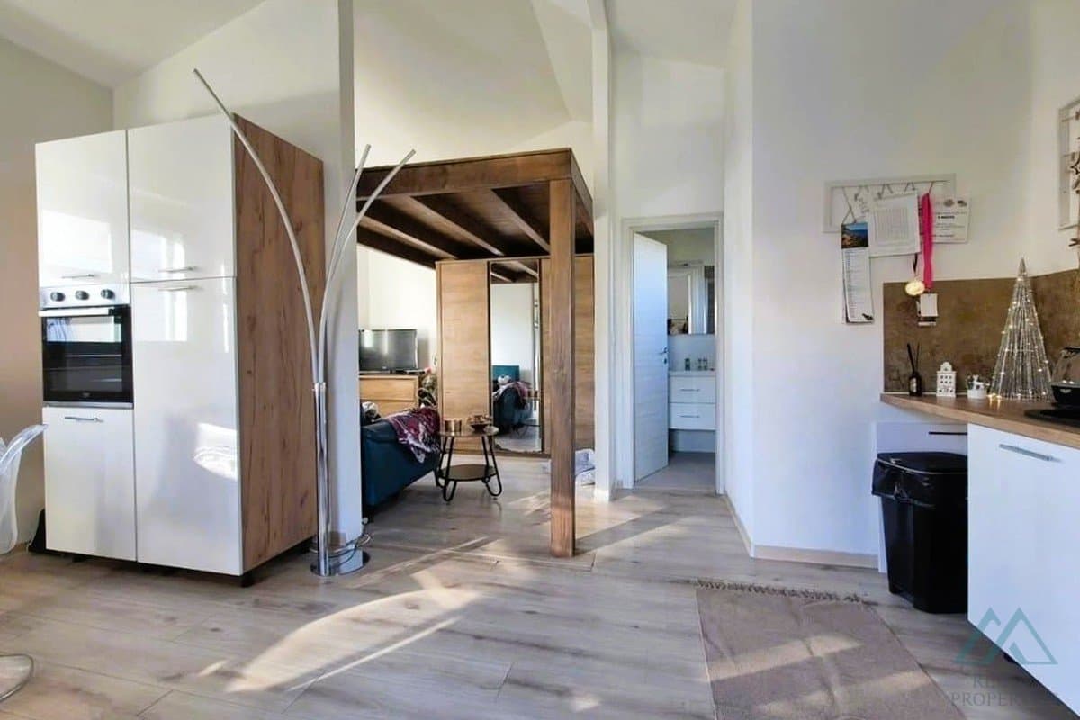 Novostavba domu se 2 apartmány, zahradou a parkovištěm, Kaštel Lukšić - Dalmácie - foto 13