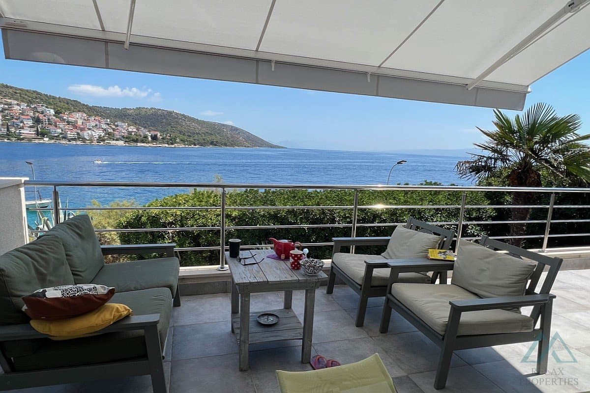 Dům u moře v 1. linii u moře, ostrov Čiovo - Dalmácie - foto 1