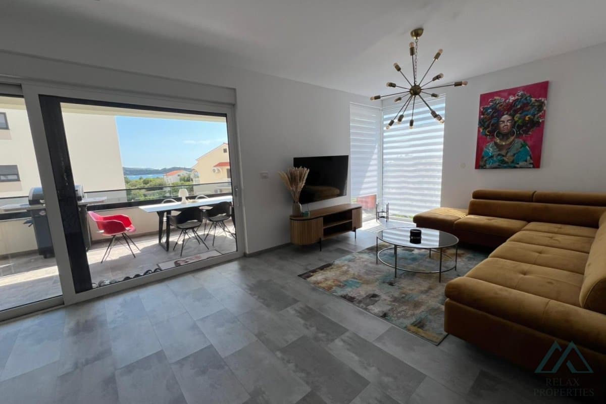 Prostorný apartmán 3+kk a zahradou, Vodice - Dalmácie - foto 2