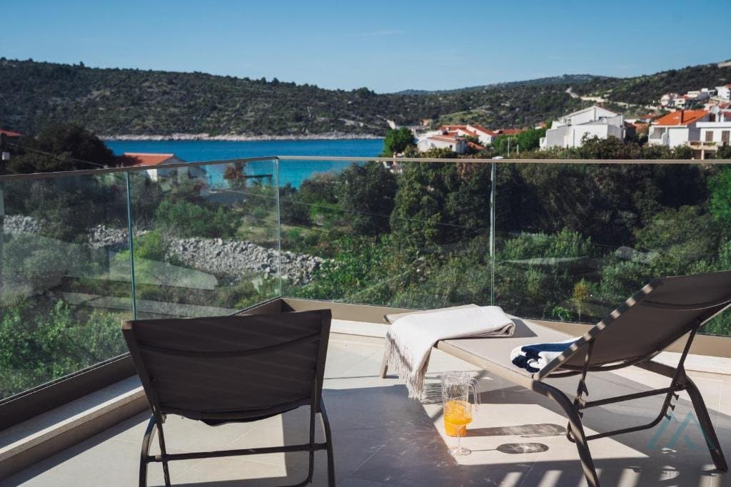 Vila se dvěma apartmány a bazénem, Rogoznica - Dalmácie - 3