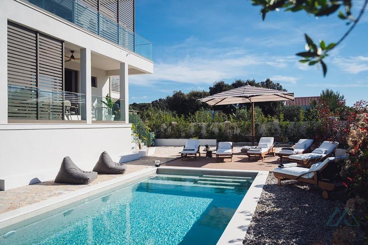 Vila se dvěma apartmány a bazénem, Rogoznica - Dalmácie - 1