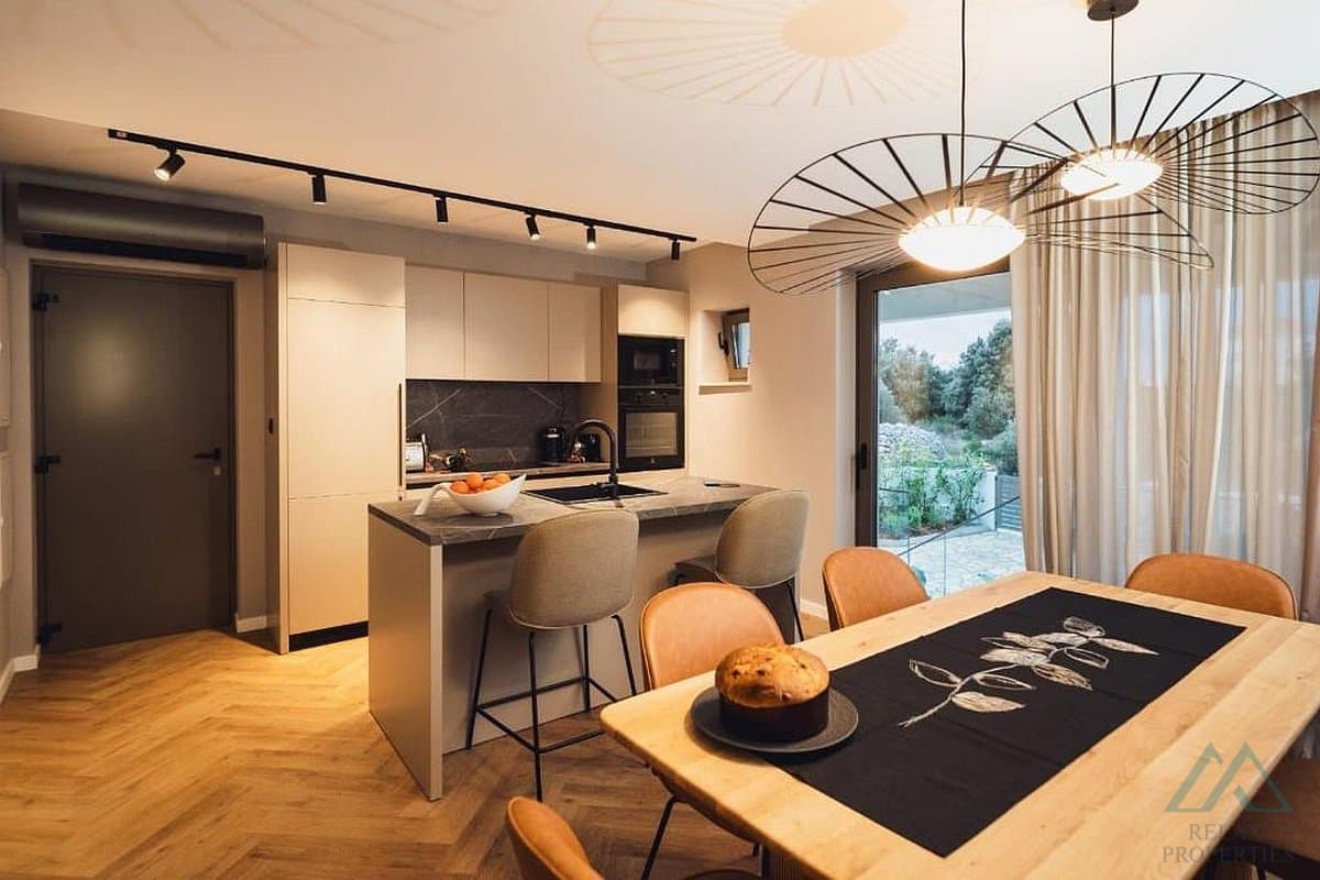 Vila se dvěma apartmány a bazénem, Rogoznica - Dalmácie - foto 7