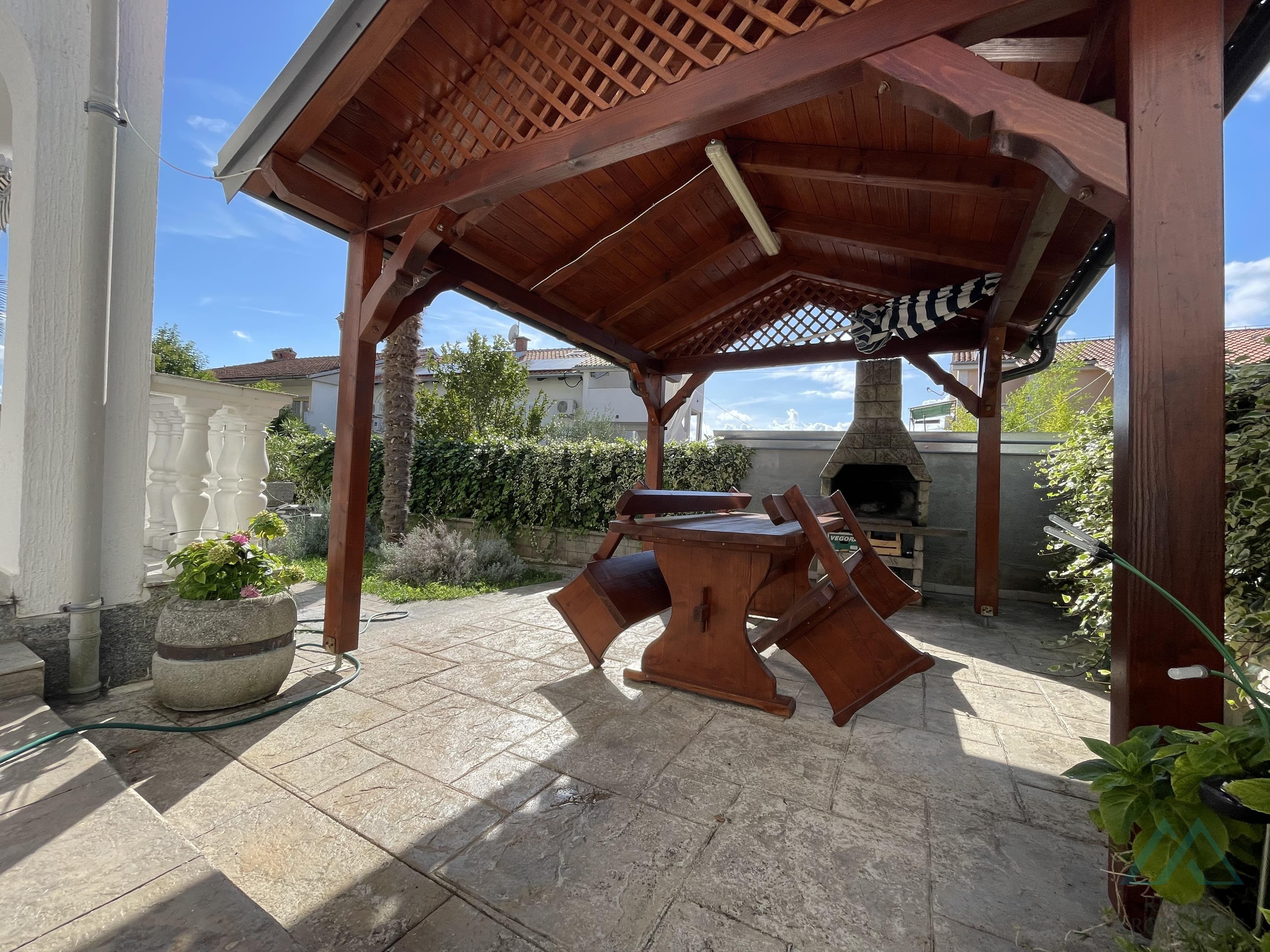 apartmán 2+kk, vlastní zahradou, ostrov Krk - Malinska, 350 m od moře - 2