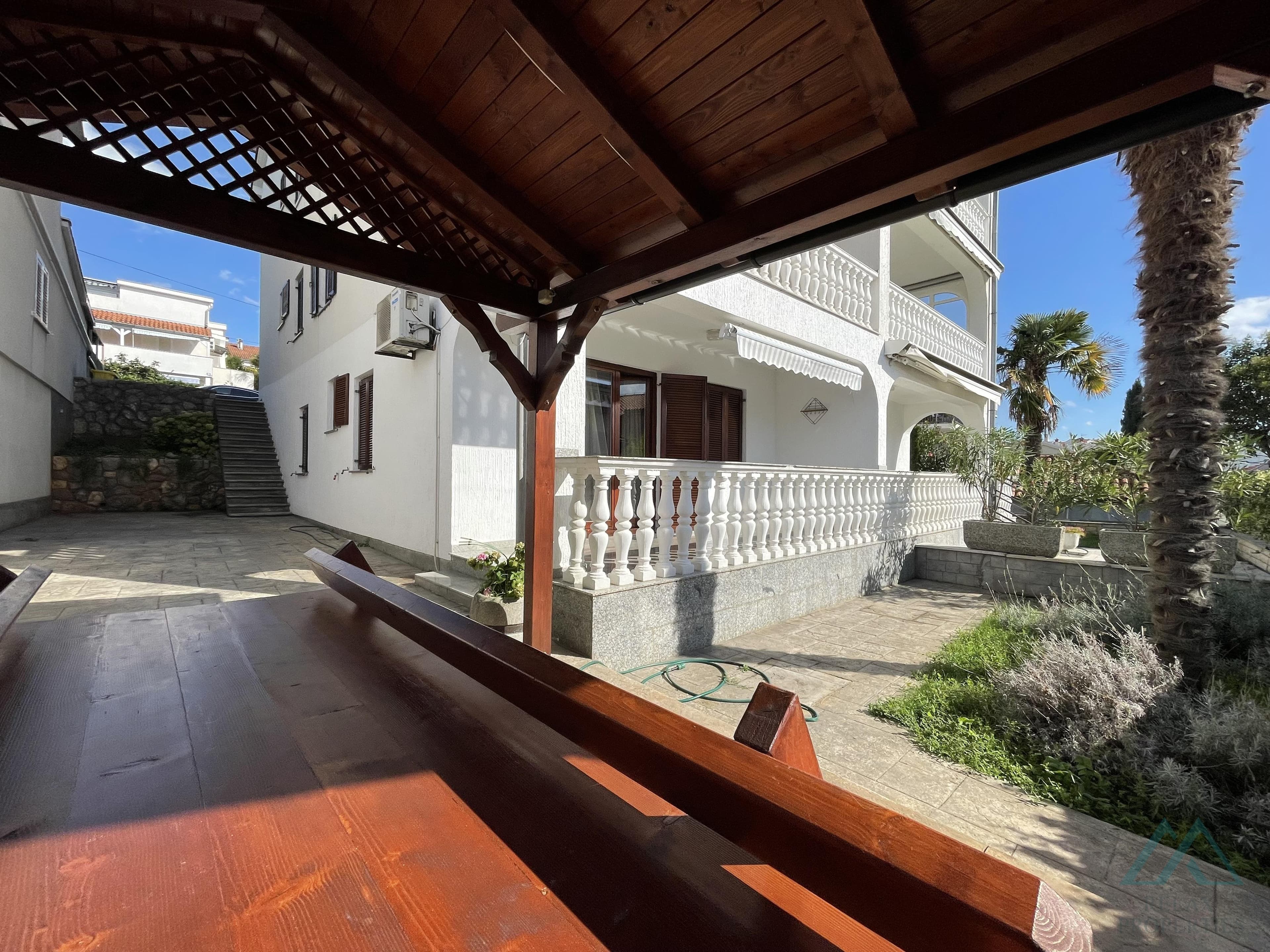 apartmán 2+kk, vlastní zahradou, ostrov Krk - Malinska, 350 m od moře - 1