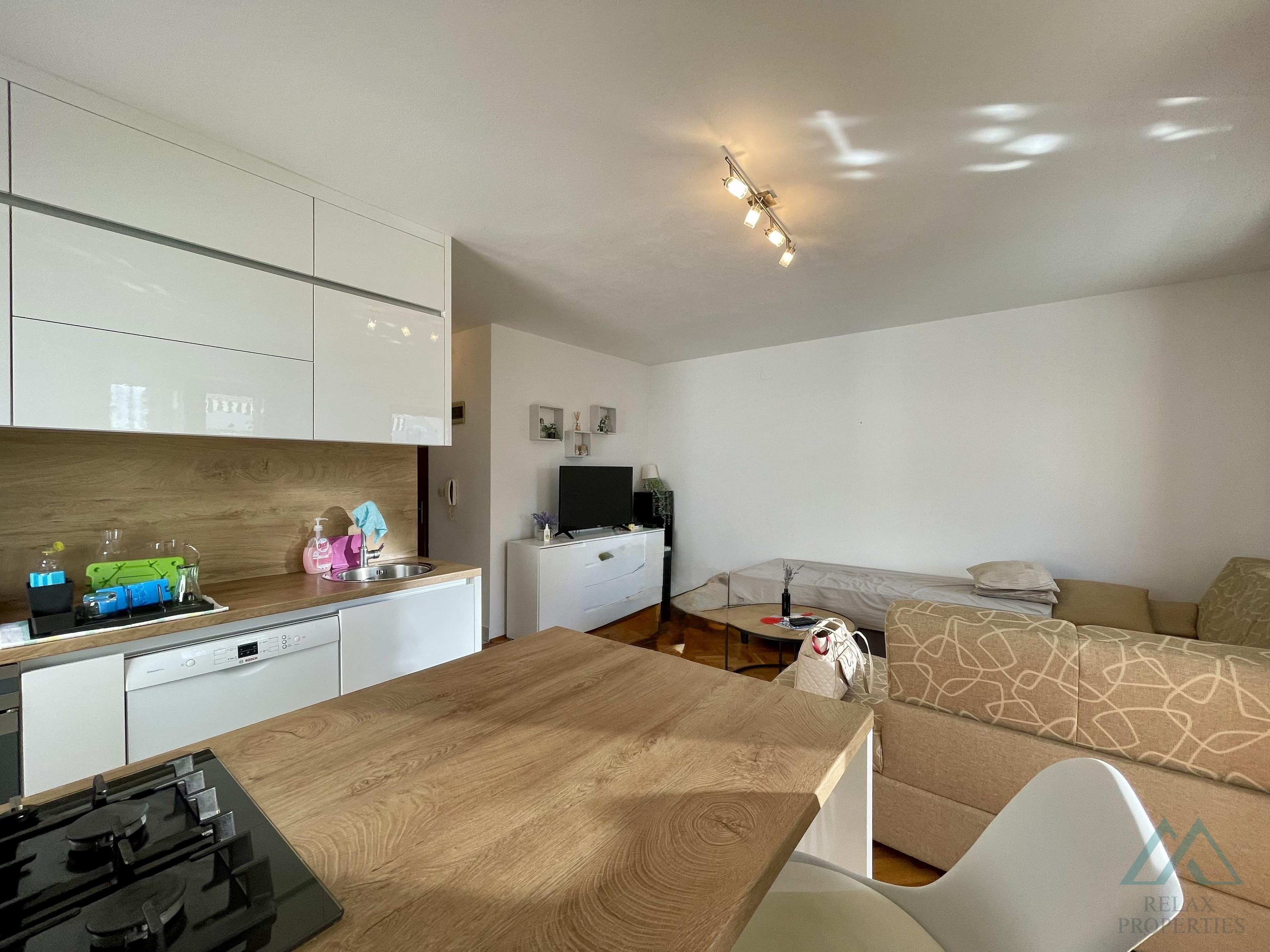 apartmán 2+kk, vlastní zahradou, ostrov Krk - Malinska, 350 m od moře - foto 9