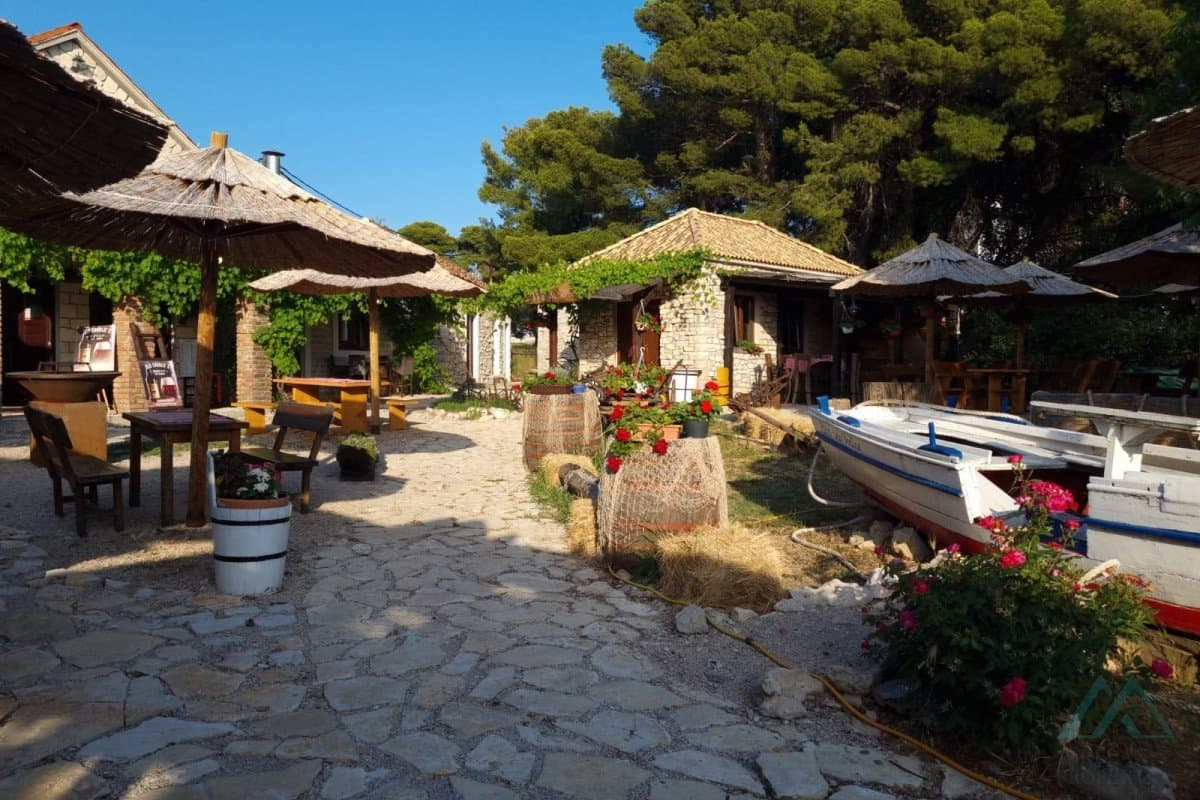 Turistický komplex u moře - etno vesnice, Vodice, první linie u moře - 3