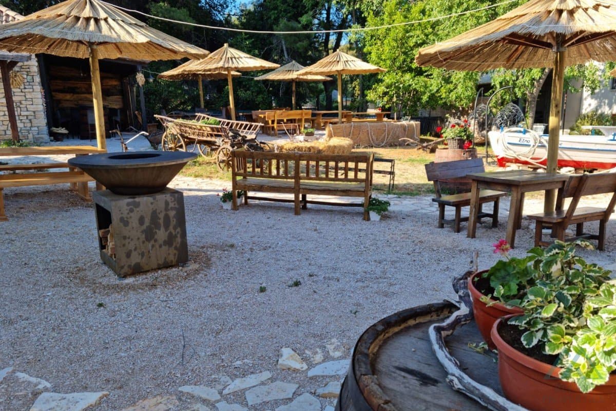 Turistický komplex u moře - etno vesnice, Vodice, první linie u moře - 4