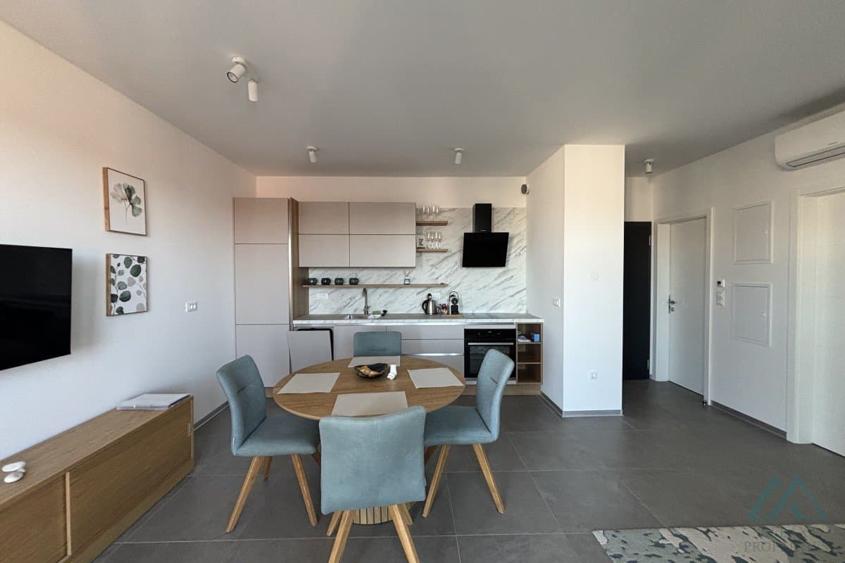 penthouse se 2 ložnicemi, výhledem na moře a střešní terasou - Trogir, Čiovo - foto 6