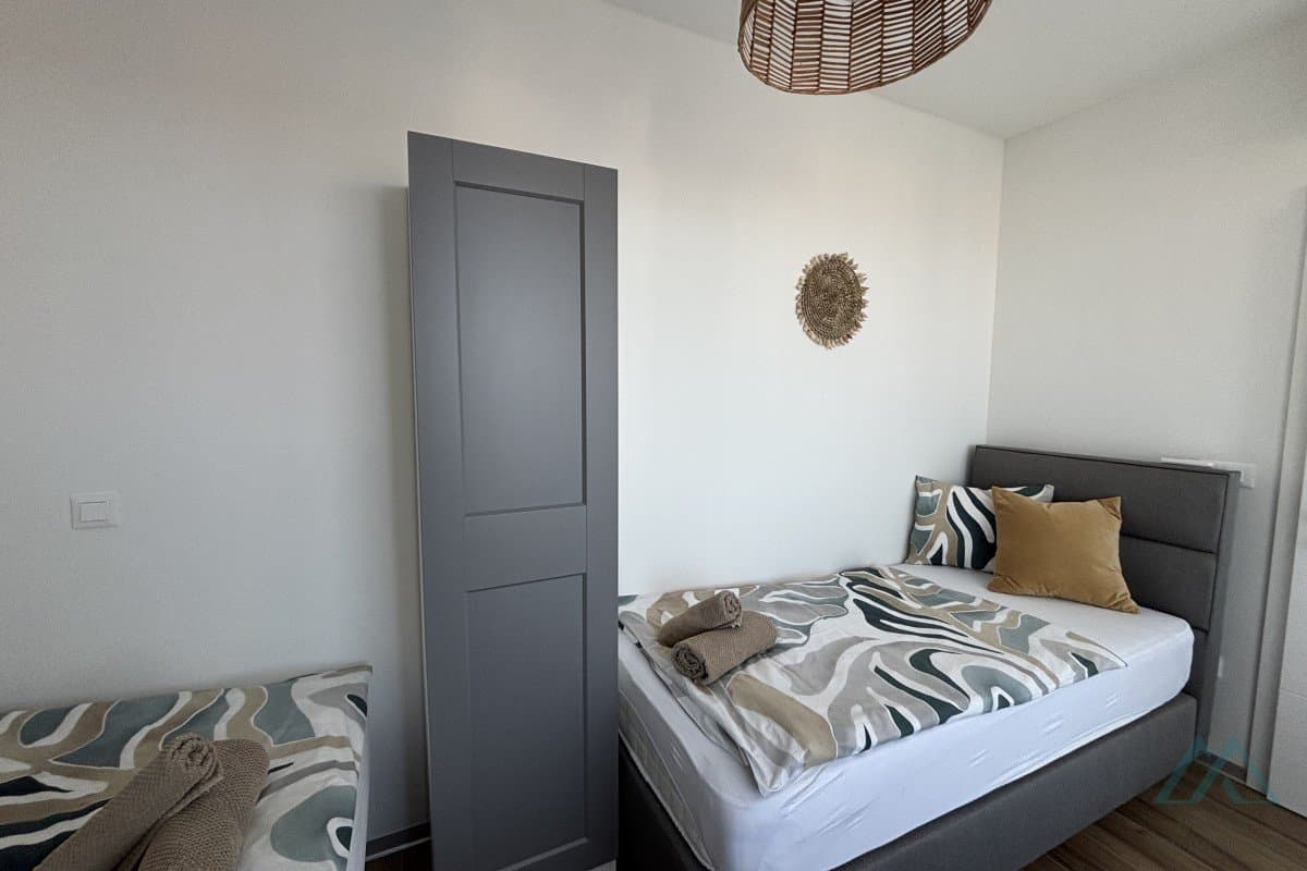 penthouse se 2 ložnicemi, výhledem na moře a střešní terasou - Trogir, Čiovo - foto 14