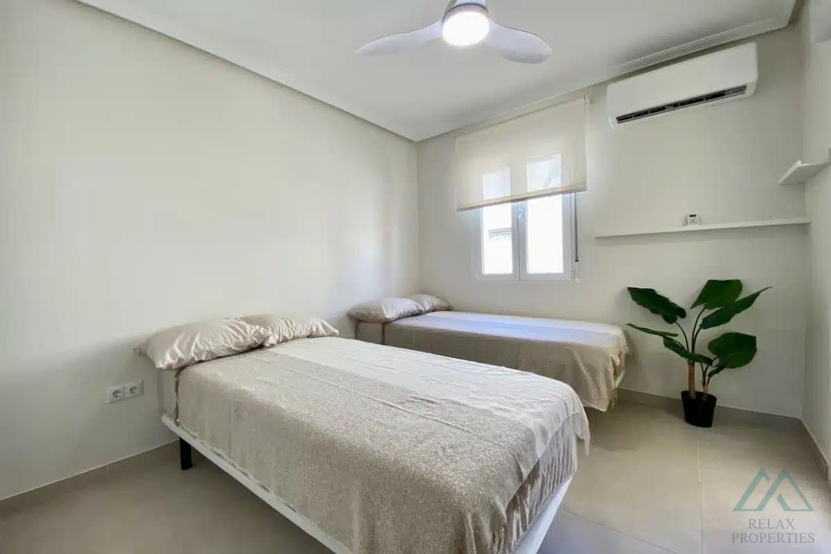 Řadový dům se 4 ložnicemi, v La Laguna II, Playa Flamenca, luxusní rekonstrukce - foto 13