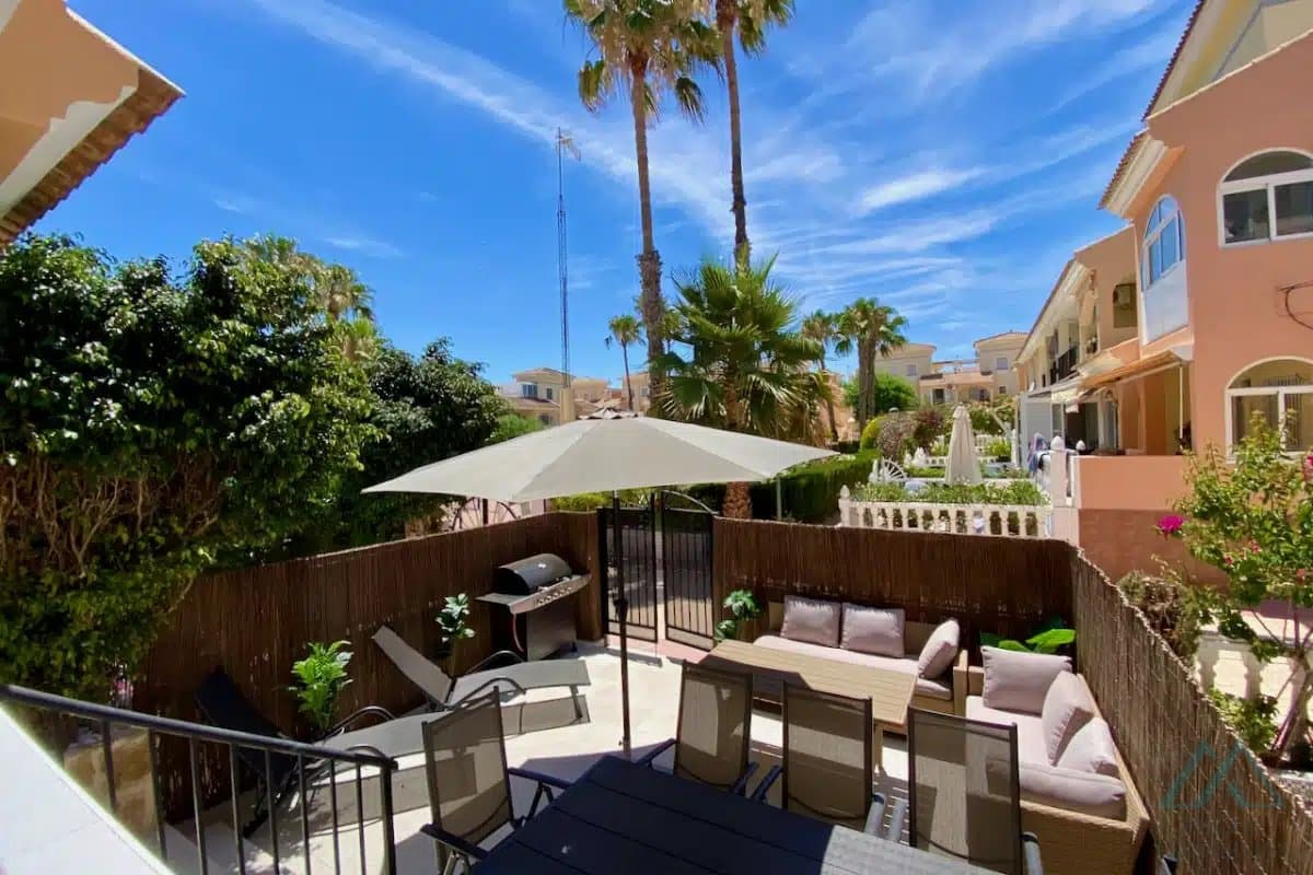 Řadový dům se 4 ložnicemi, v La Laguna II, Playa Flamenca, luxusní rekonstrukce - foto 24