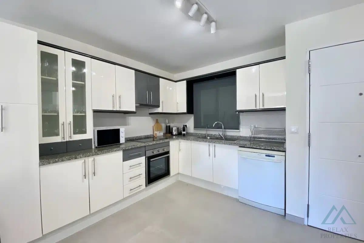 Řadový dům se 4 ložnicemi, v La Laguna II, Playa Flamenca, luxusní rekonstrukce - foto 9