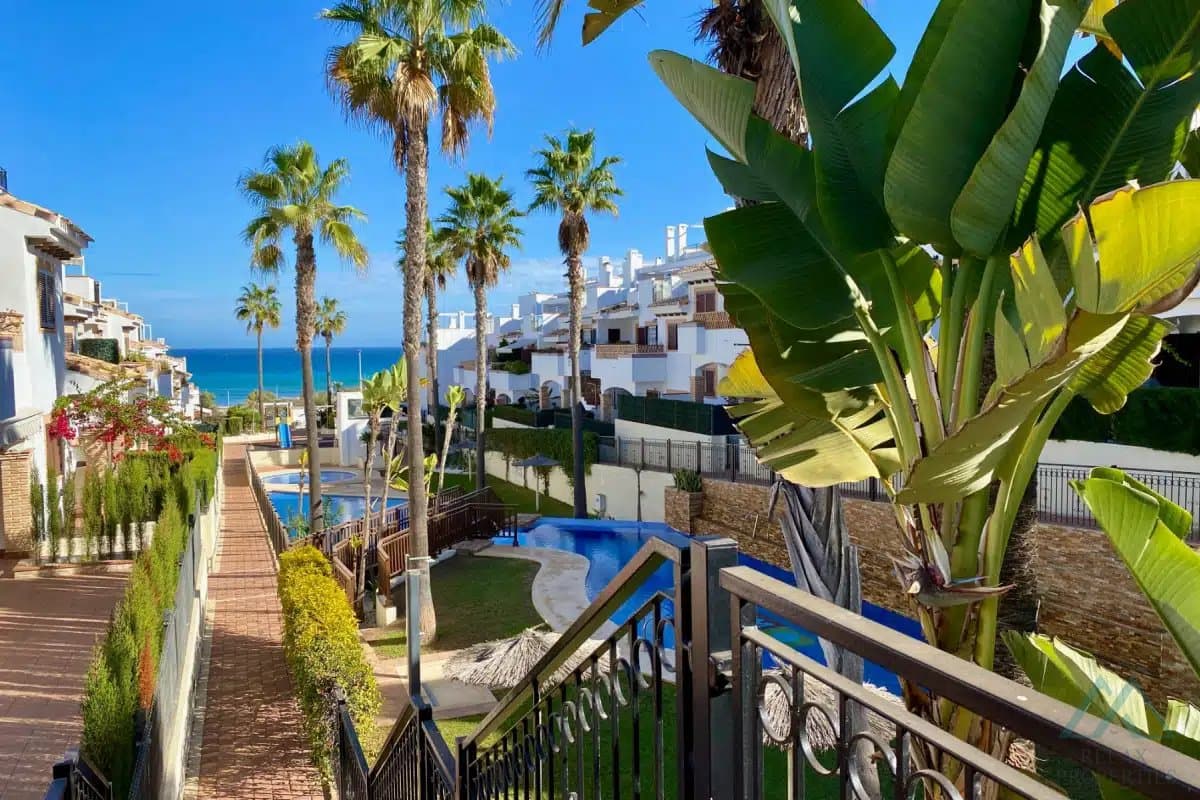 apartmán se 3 ložnicemi v nejvyšším patře, s panoramatickým výhledem na moře, 74 m², v Azul Beach, La Mata, exkluzivní nabídka - foto 2