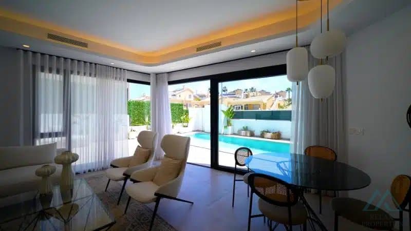 Vila se 3 ložnicemi ve Villa Le Mans, Los Altos s vlastním bazénem - foto 4