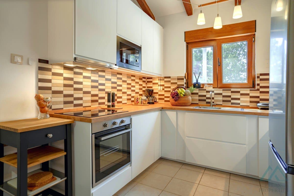 Rekreační dům s bazénem, saunou a výhledem na moře - ostrov Hvar, 150 m od moře - foto 9