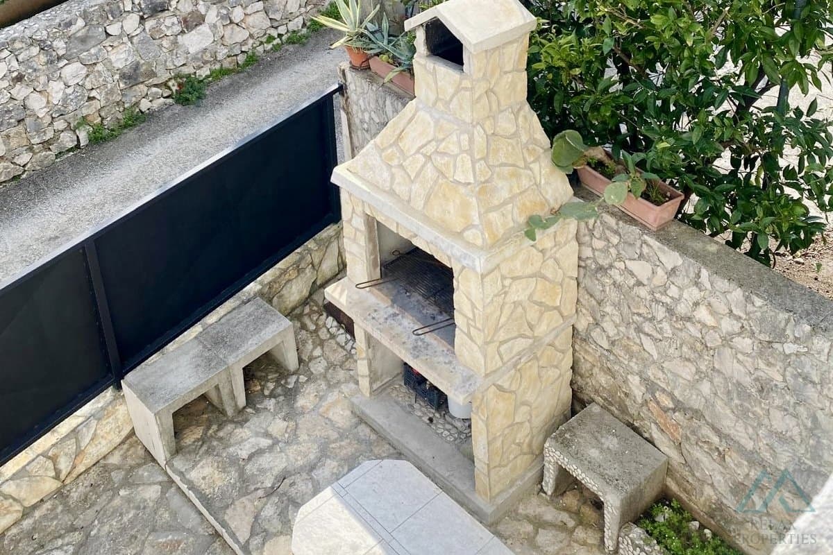 Samostatně stojící dům u moře se dvěma apartmány - ostrov Čiovo, Slatine, investiční příležitost - foto 18