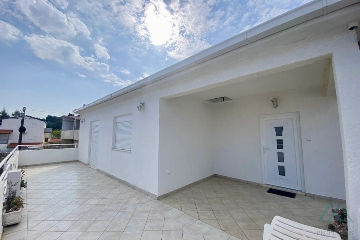 Samostatně stojící dům u moře se dvěma apartmány - ostrov Čiovo, Slatine, investiční příležitost - foto 16