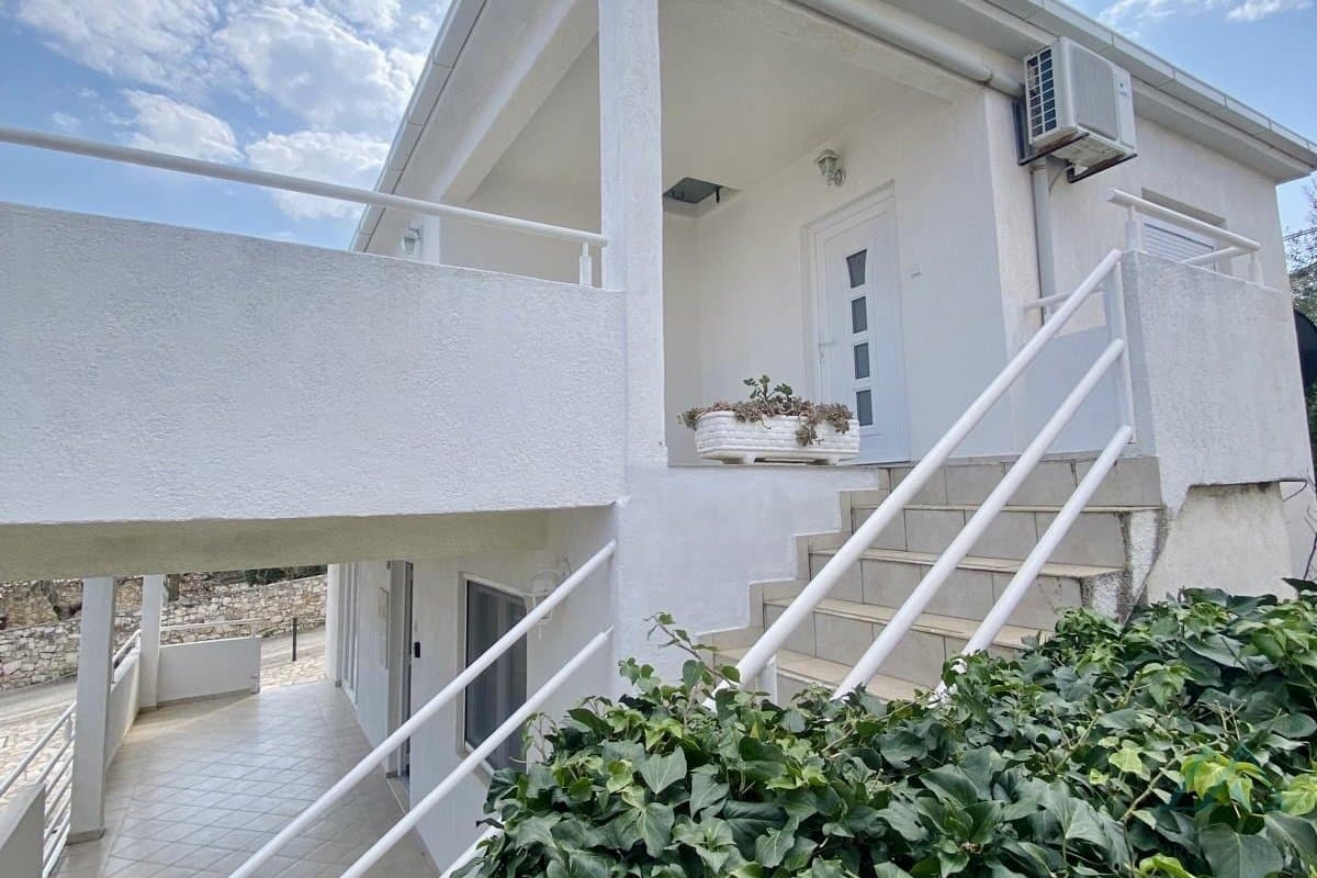 Samostatně stojící dům u moře se dvěma apartmány - ostrov Čiovo, Slatine, investiční příležitost - foto 17