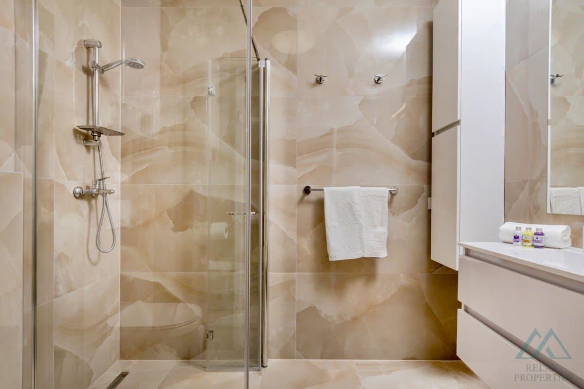 Zrekonstruovaný apartmán s výhledem na moře a velkou zahradou - Trogir, 100 m od moře - foto 12