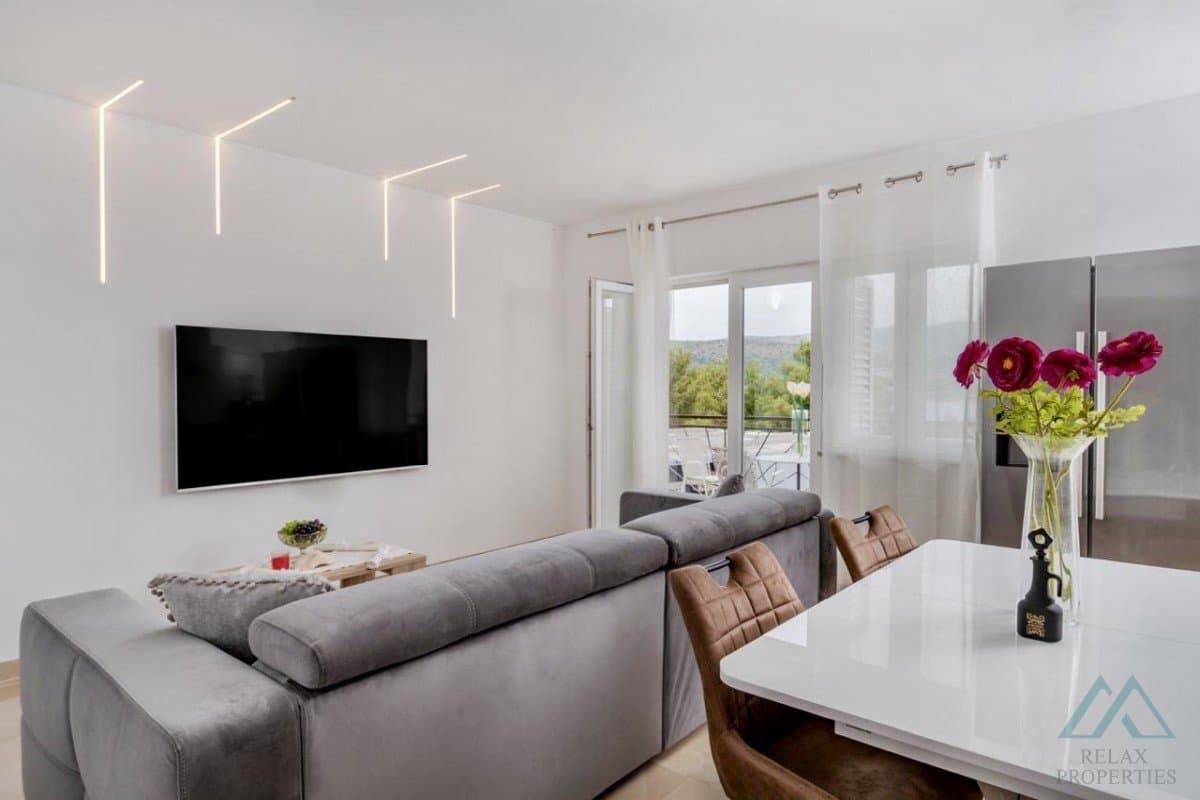 Zrekonstruovaný apartmán s výhledem na moře a velkou zahradou - Trogir, 100 m od moře - 3